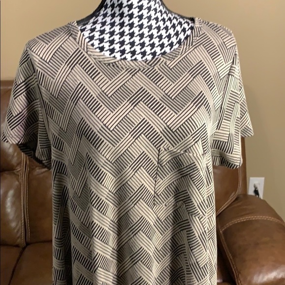 LULAROE Carly - Picture 2 of 3